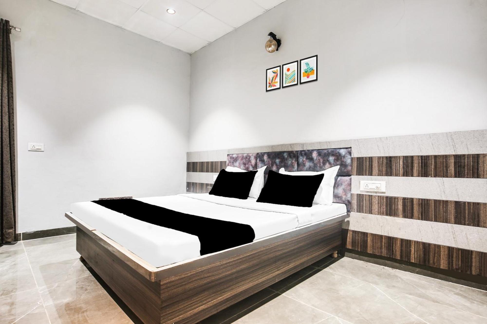 Hotel O Ravi & Banquet Lalewal Bagian luar foto