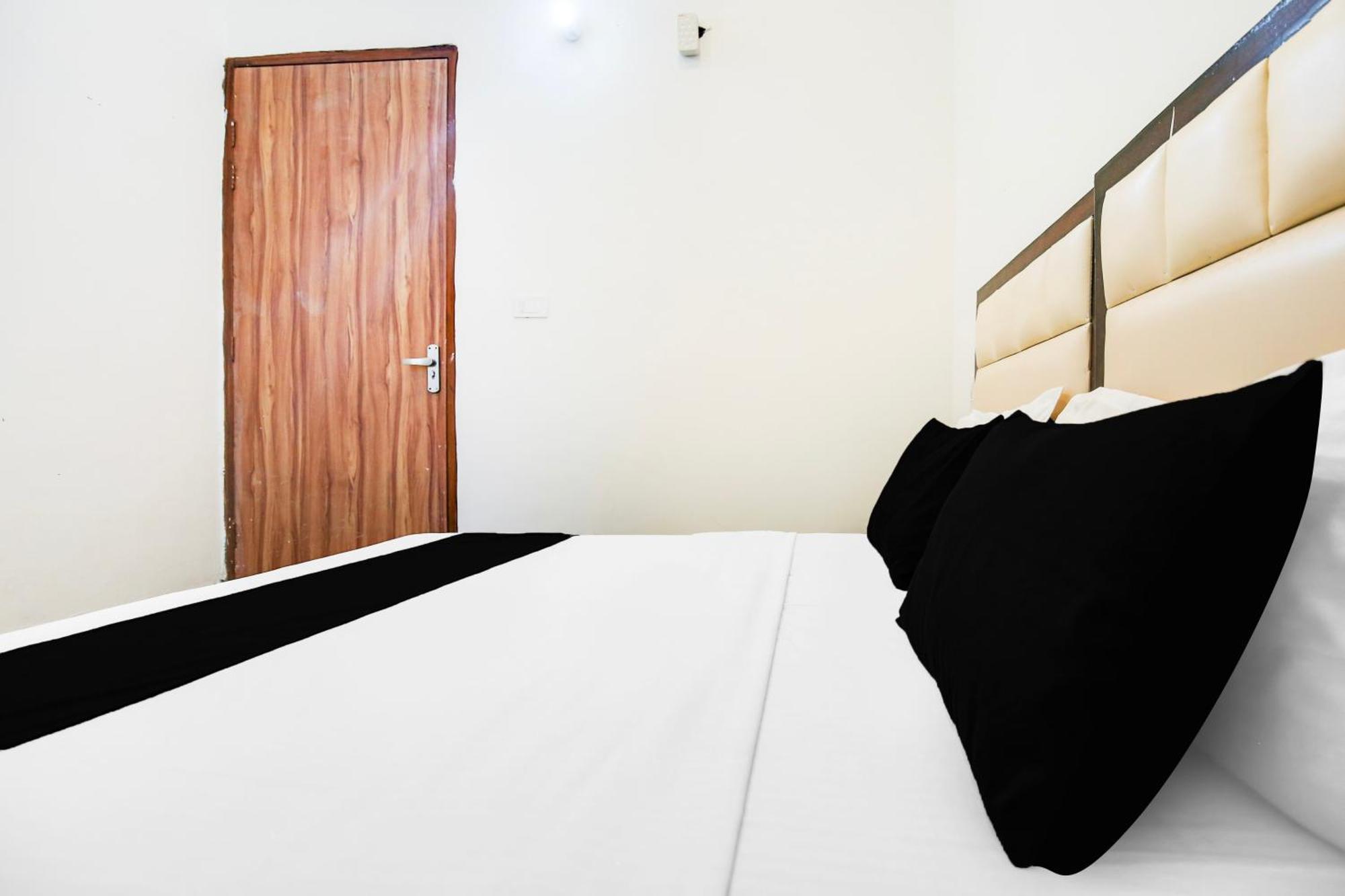 Hotel O Ravi & Banquet Lalewal Bagian luar foto