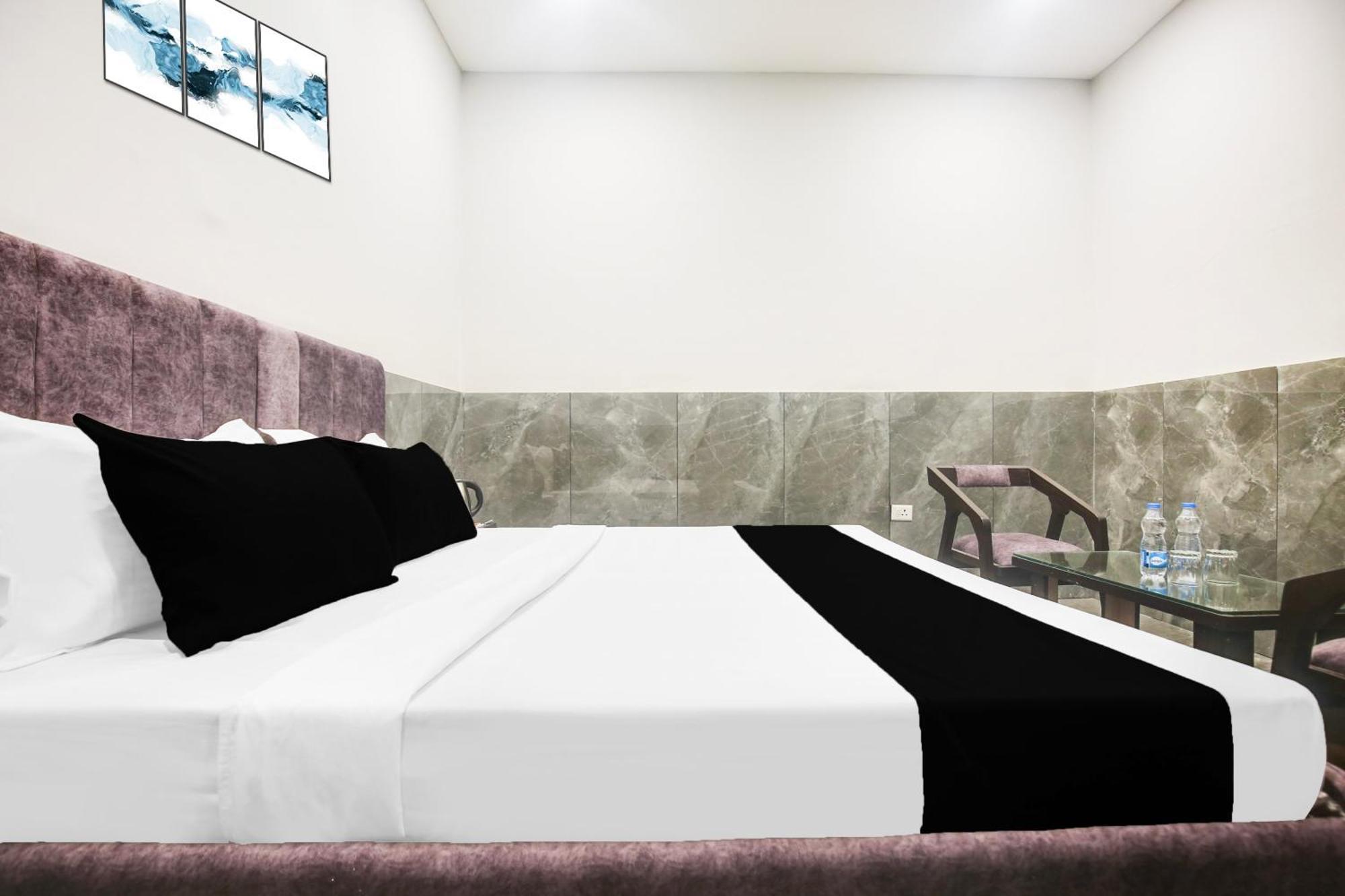 Hotel O Ravi & Banquet Lalewal Bagian luar foto