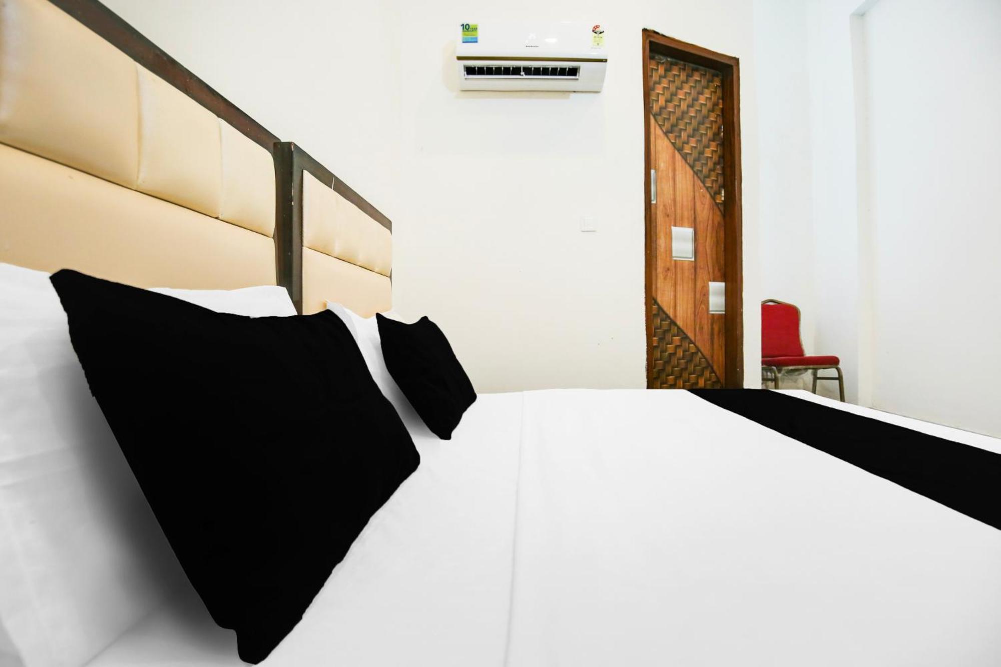 Hotel O Ravi & Banquet Lalewal Bagian luar foto